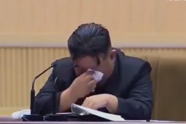 Kim Džong Un se rasplakao na skupu (VIDEO)