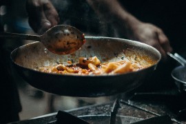 Kako efikasno očistiti zagorjelo posuđe?