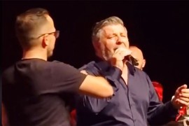 Pljunuo na novčanicu i zalijepio Šerifu Konjeviću na čelo, pjevač ...
