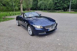 Oglas za BMW: Povedite popa, skidaćete sponzoruše sa njega
