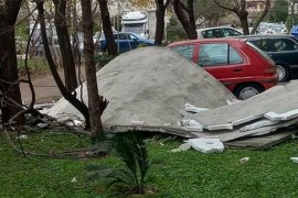 Haos na crnogorskom primorju: Olujni vjetar nosio krovove (VIDEO)