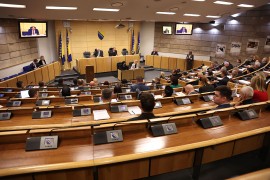 Federalni Parlament u blokadi, moguće raspuštanje svih komisija
