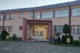 Srednjoškolci organizovali akciju "Jedno dijete, jedan slatkiš"