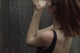 Ova loša navika može biti uzrok pojave akni na leđima i grudima