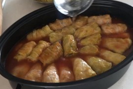 Da li znate koja je razlika između hrvatske i srpske sarme? (FOTO)