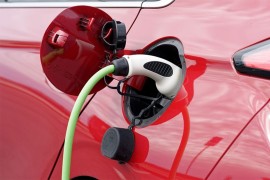 Dobio otkaz jer je na poslu punio svoj električni golf