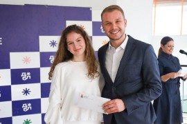 Uručena rješenja o stipendiranju i za besplatnu legalizaciju