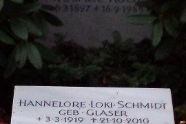 Oskrnavljen grob Helmuta Šmita