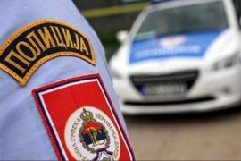 Pijan autom udario u policijsko vozilo