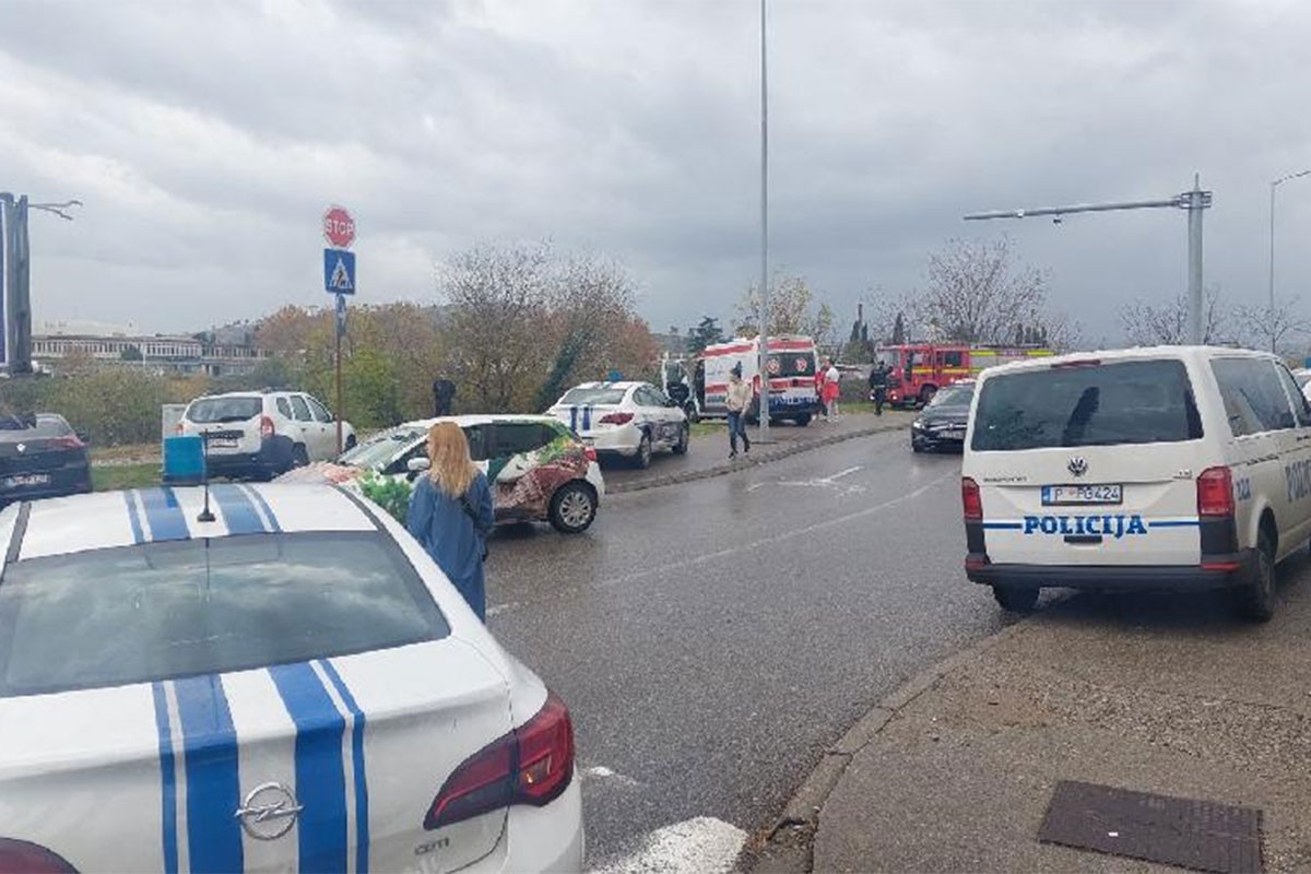Dječak i muškarac poginuli kada su automobilom sletjeli u Moraču