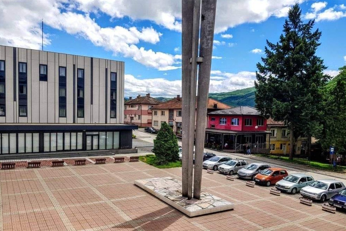 Zatvorena jedina banka u Rudom, a katanac od večeras i na kafani
