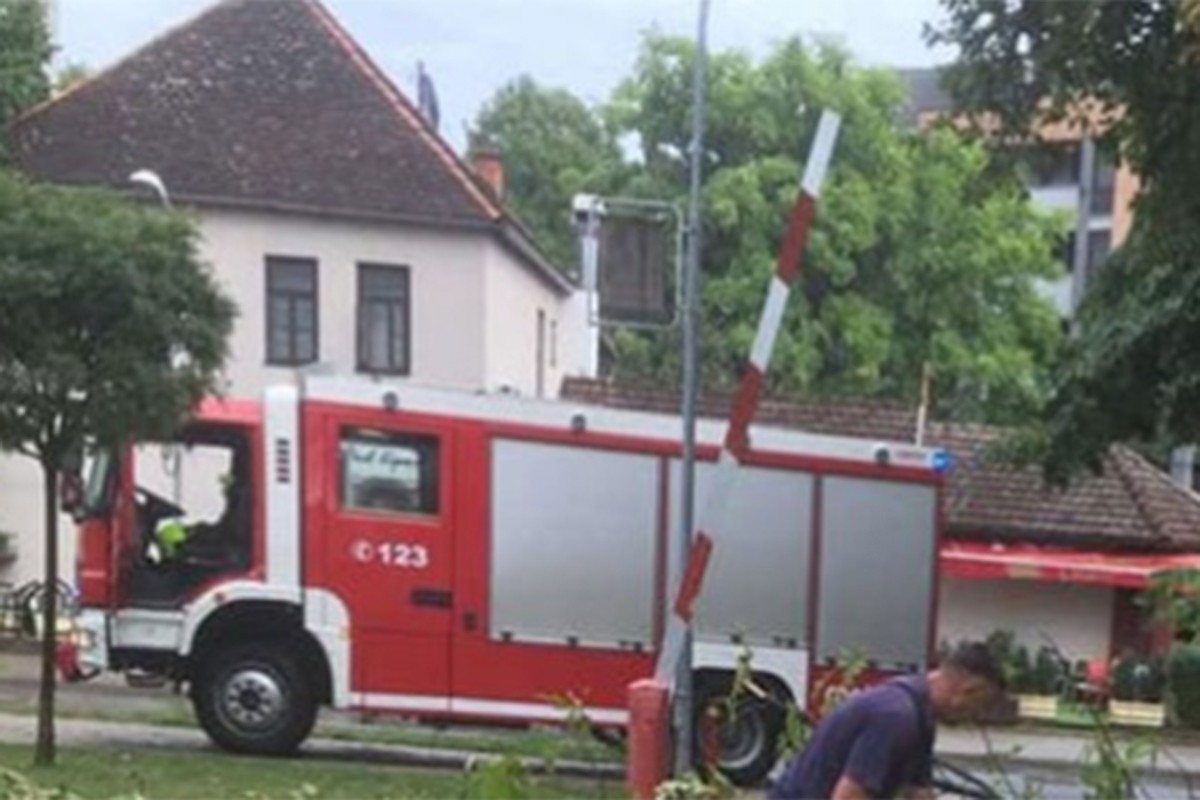 Vjetar oborio krov hotela