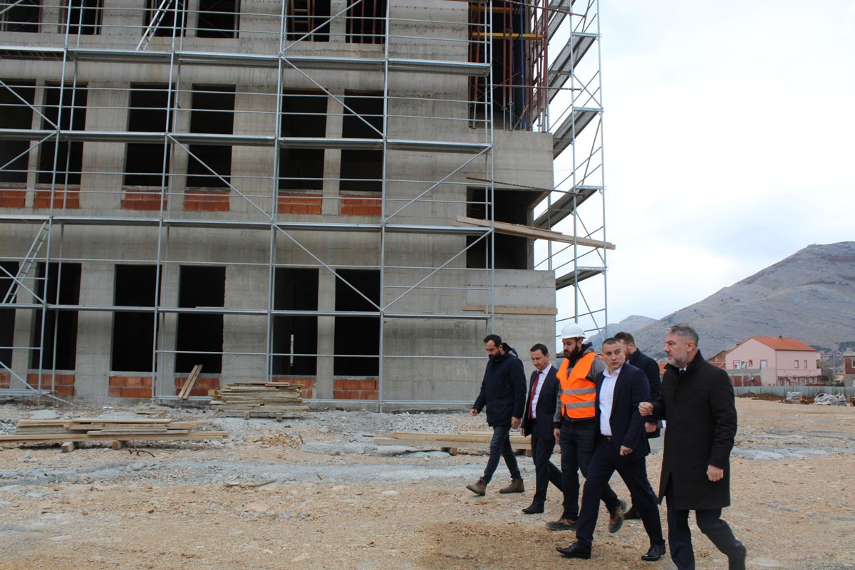 Poziv medicinskom kadru da se javi u Bolnicu Trebinje