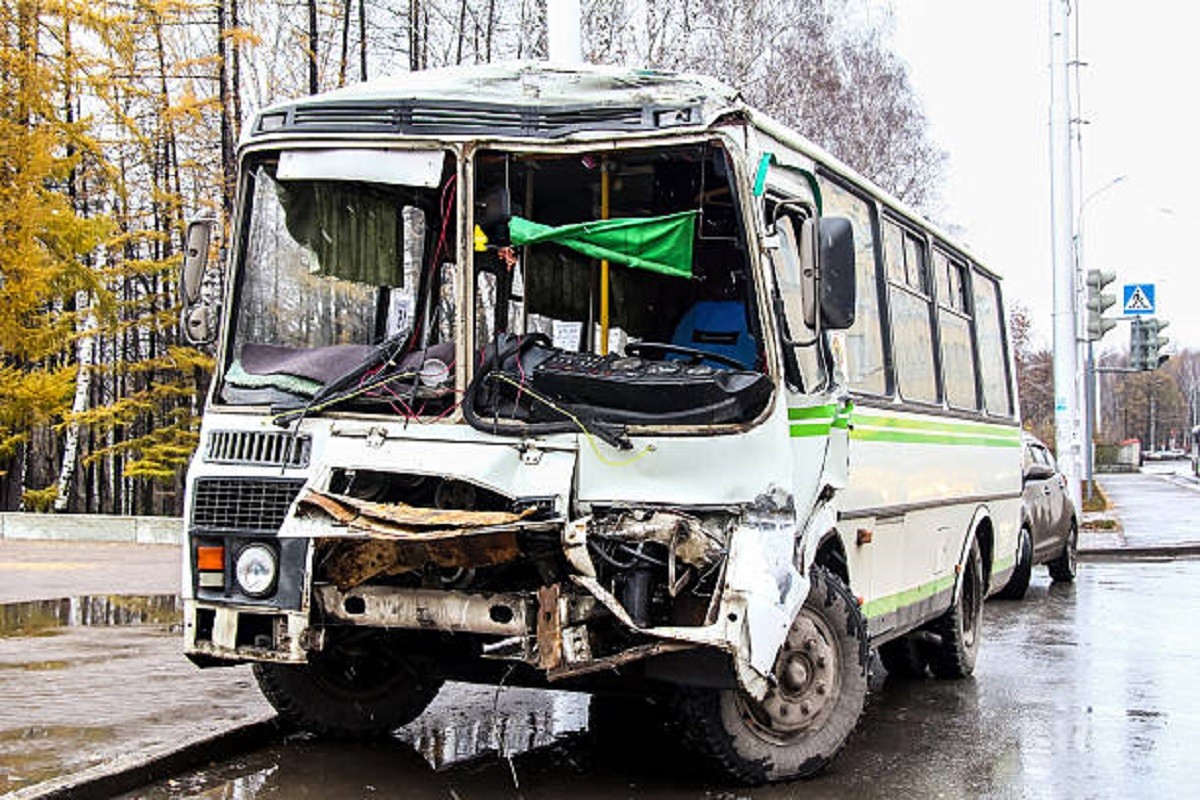 Sudarili se autobusi: Poginulo najmanje 11 ljudi