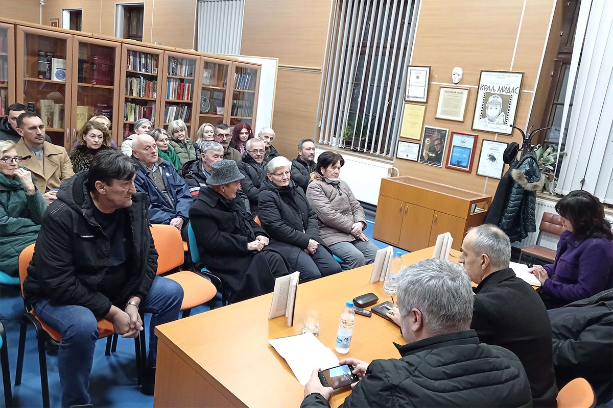 Predstavljen roman "Zmijska vremena"
