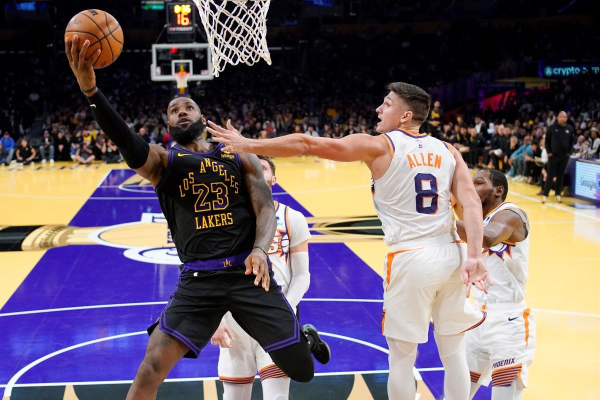 Džejms za istoriju, Lejkersi i Indijana u finalu NBA kupa