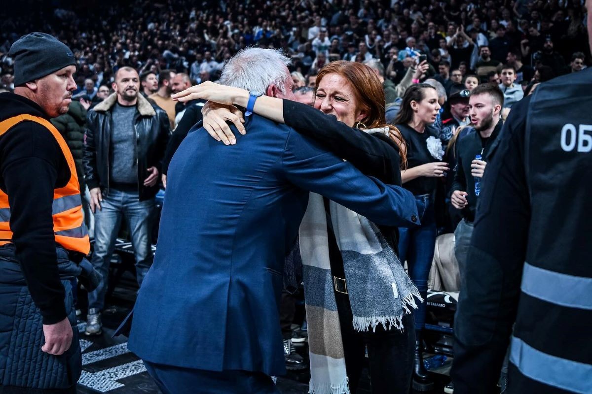 Emotivno veče u “Areni“: Željko u zagrljaju uplakane kćerke