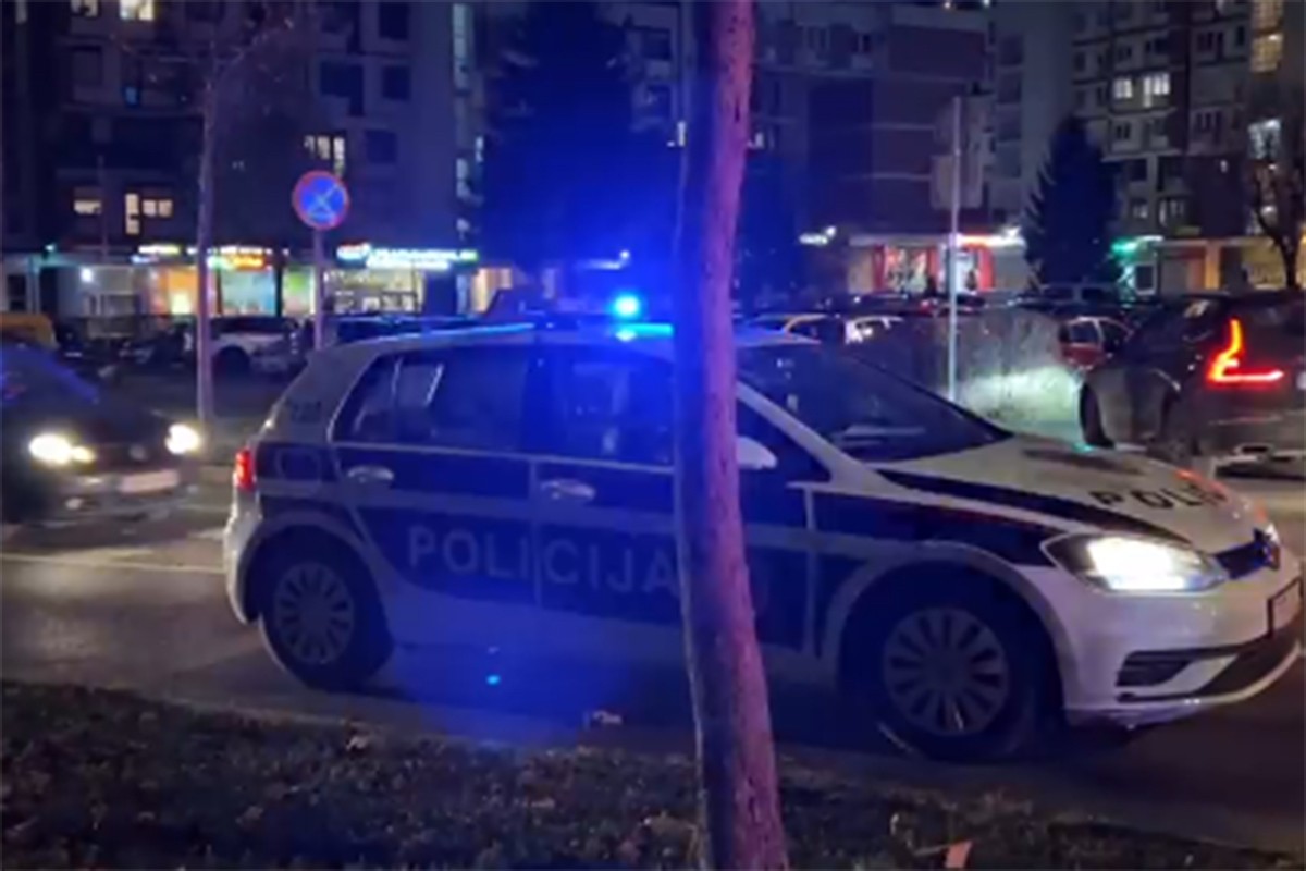 Automobil udario pješaka na pješačkom prelazu