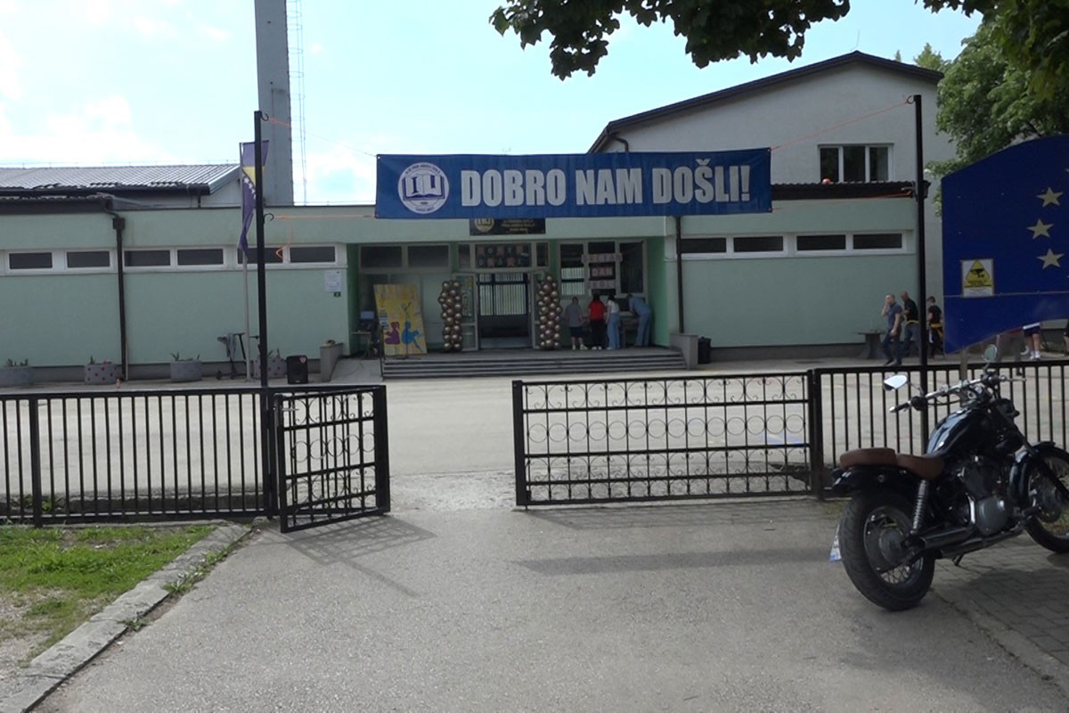 Škola na meti provalnika, ukrali laptope i videonadzor