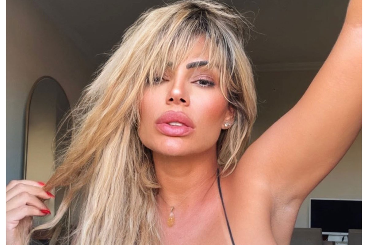 Sveštenica Ana napustila crkvu i skinula se na Onlyfansu (FOTO)