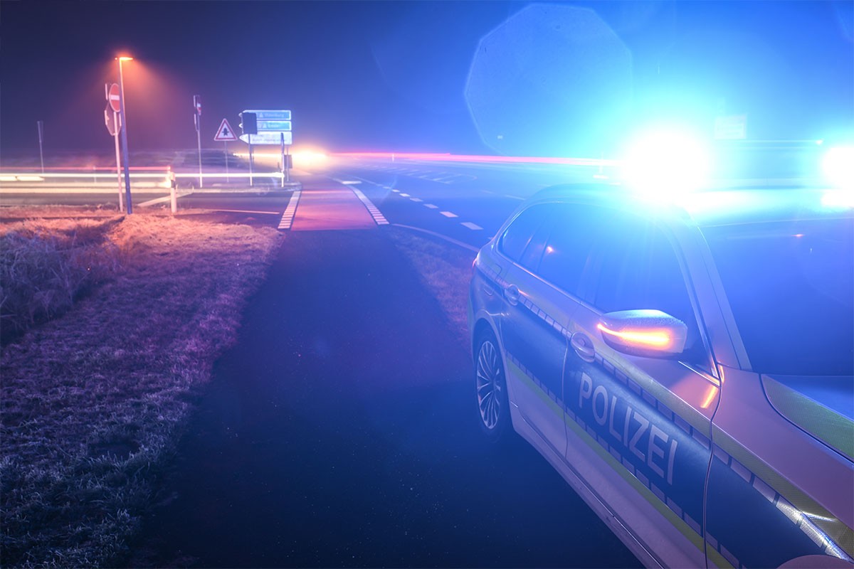 "Sumnjivo nizak" kombi odao vozača, postao predmet šale u policiji