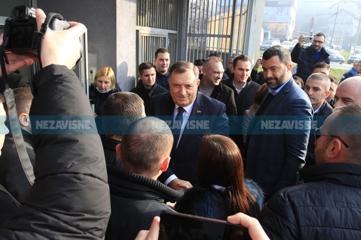 Dodik pred Sudom BiH dočekan aplauzom