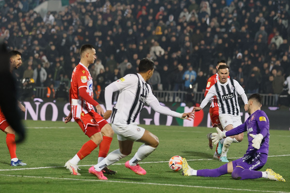 Partizan održao čas fudbala Zvezdi i stigao do jesenje titule