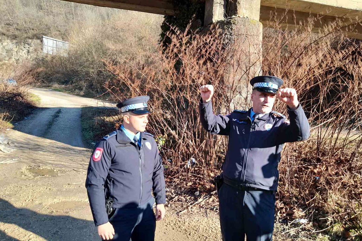 Žena pozvala 122 pa skočila u hladnu Spreču, policajci je ipak spasili