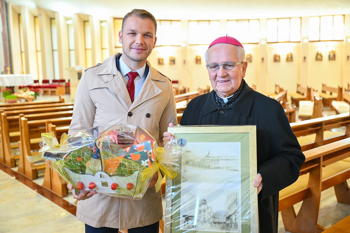 Stanivuković prisustvovao misi i katolicima čestitao Božić