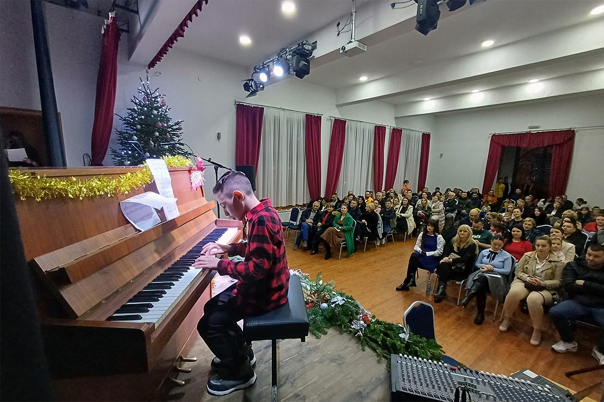 Održan humanitarni koncert za liječenje djevojčice iz Broda