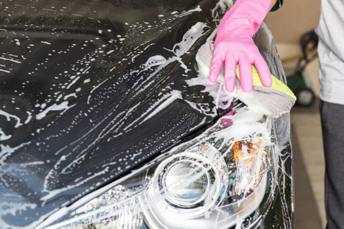 Znate li koliko često treba prati automobil zimi?