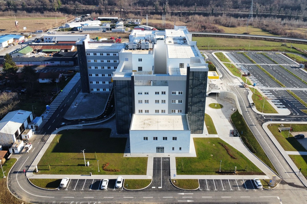 Izgradnja nove bolnice u Doboju u završnoj fazi, gradilište obišli najviši zvaničnici