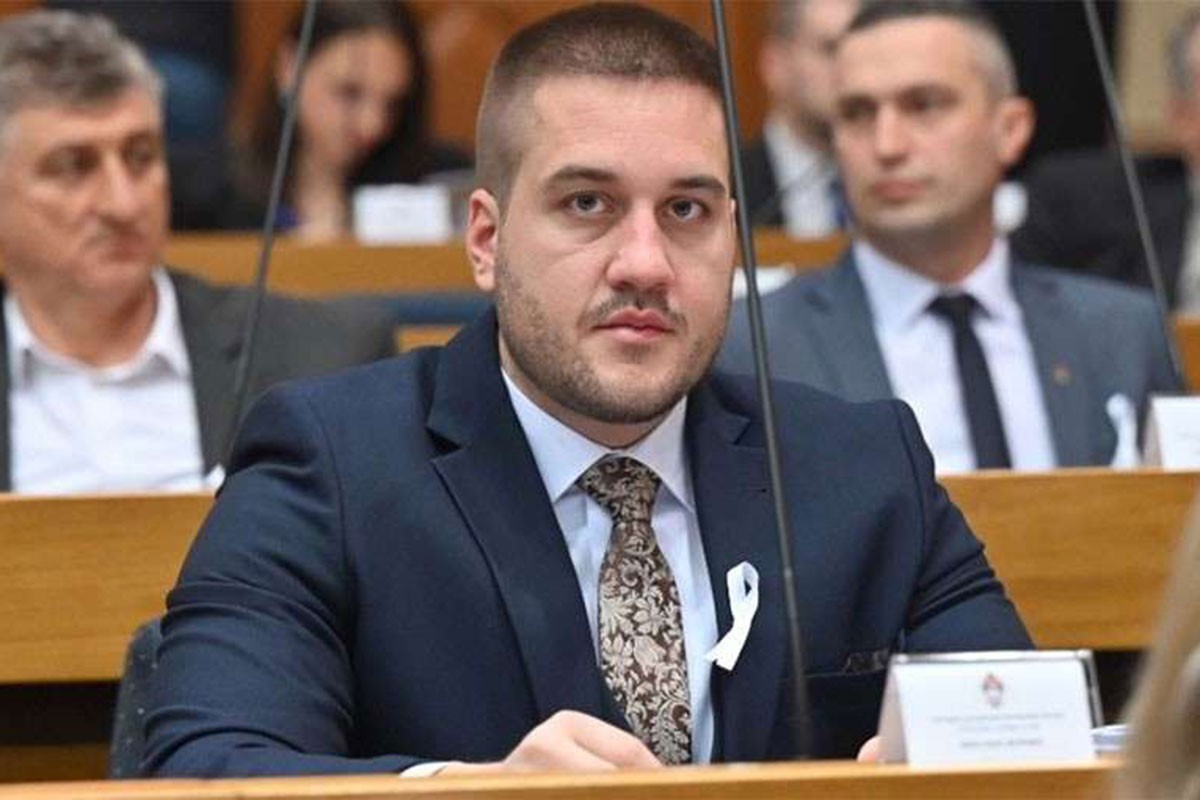 Drinić poručio skupštinskoj većini u Banjaluci: Ćeraćemo se još