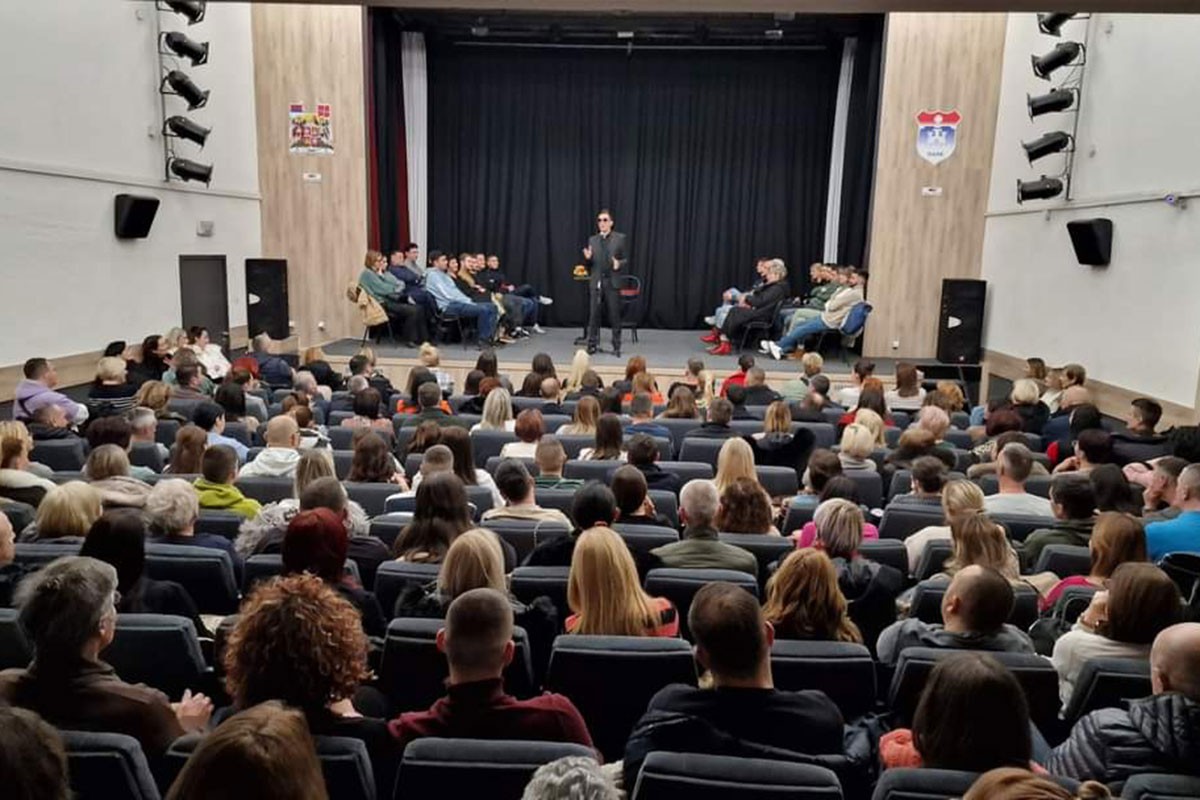 Predstava "Đurologija" oduševila paljansku publiku