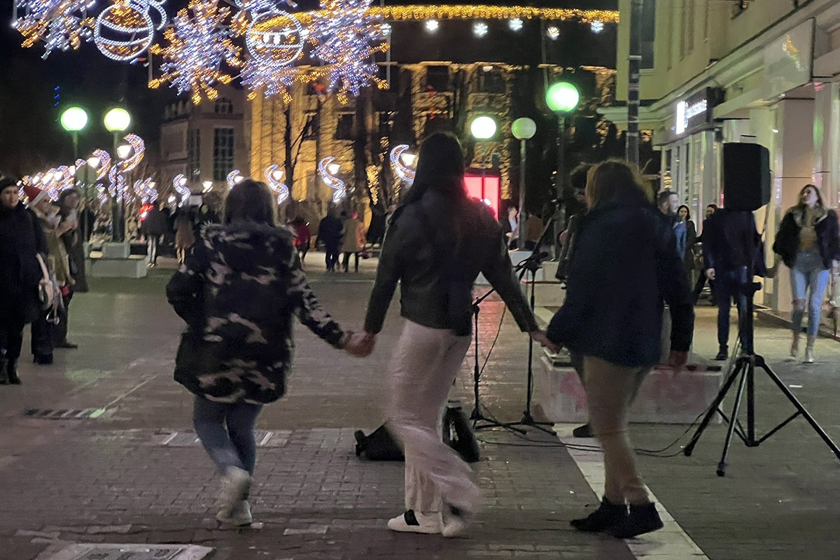 Pogledajte atmosferu pred doček Nove godine u Banjaluci (VIDEO)