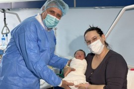 Đajić u Dodikovo ime prvu bebu darivao zlatnikom