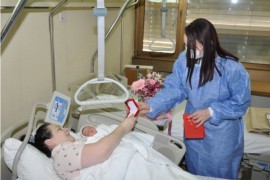 Uručen zlatnik za prvorođenu bebu u Prijedoru