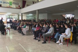 Dobojski srednjoškolci žele što prije sjesti za volan
