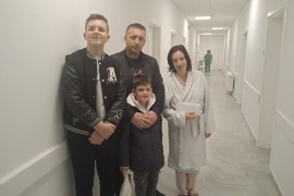 Novac od tombole darovali majci novorođenčeta