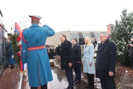 Zvaničnici Srpske položili vijence na Trgu palih boraca NOR-a