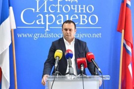 Ćosić poslao tortu gradonačelnici Sarajeva: Provokacija ili ...