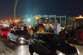 Poljoprivrednici i dalje blokiraju ceste širom Njemačke (VIDEO)