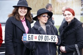 Potpredsjednica NSRS Anja Ljubojević u Sarajevu pozirala sa tablicom ...