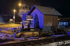 Težak udes na pružnom prelazu kod Čelinca