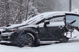 Vozio po snijegu kao lud, završio s prepolovljenim autom (VIDEO)