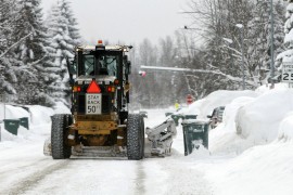 Na Aljasci palo više od 2,6 metara snijega, urušile se zgrade