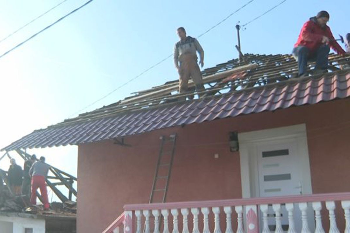 Potresne scene u Ljubetovu nakon zemljotresa (VIDEO)