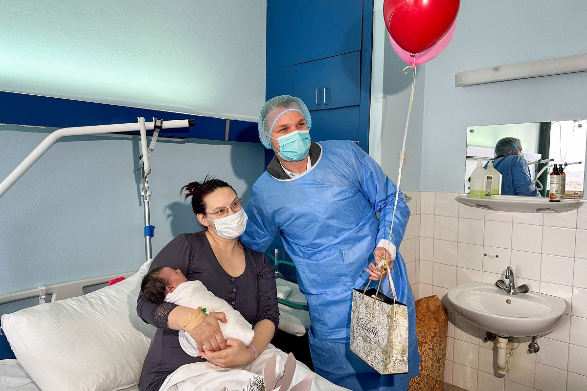 Beba Irina dobila poklon od gradonačelnika Banjaluke