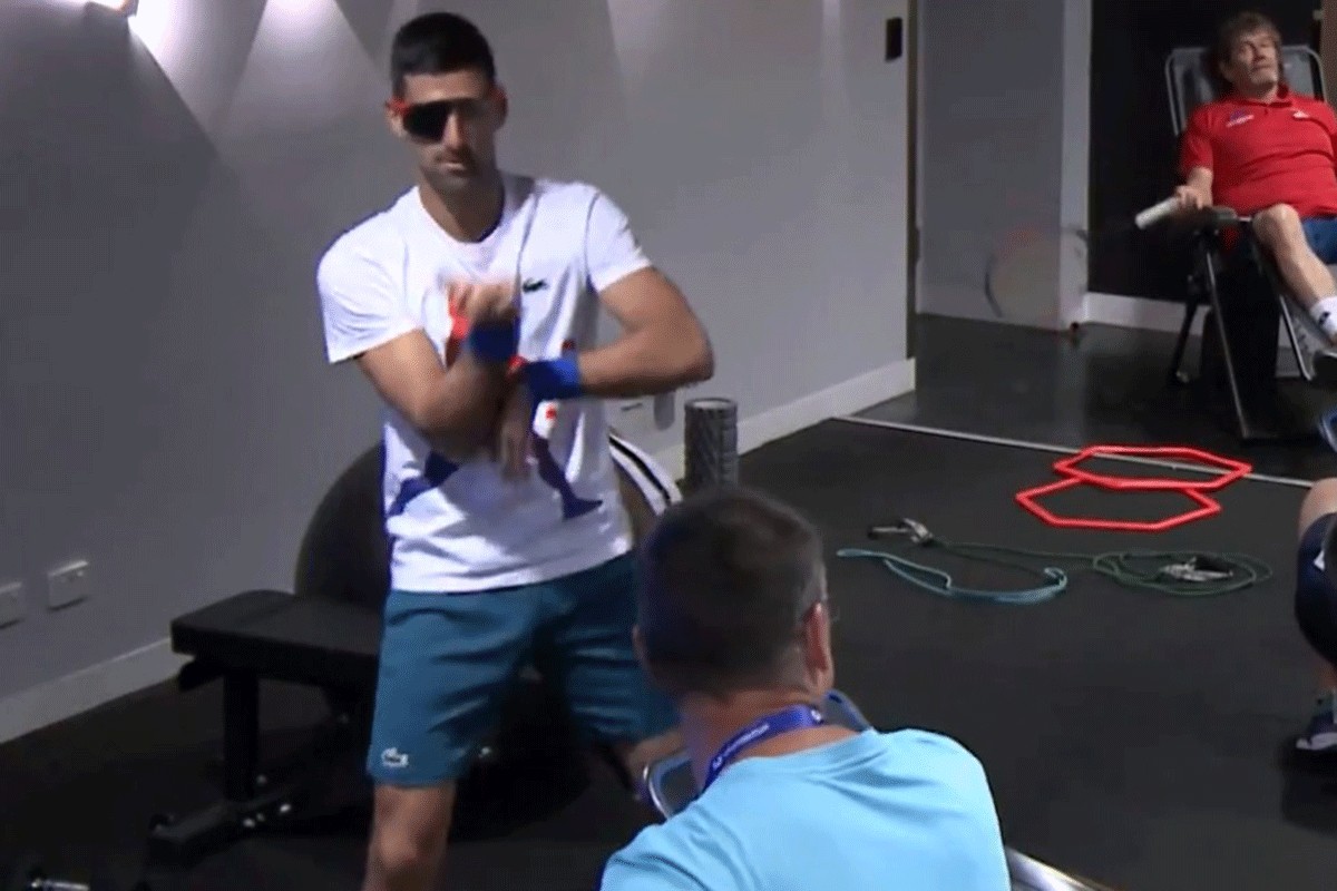 Đokovićev šou pred meč četvrtfinala (VIDEO)