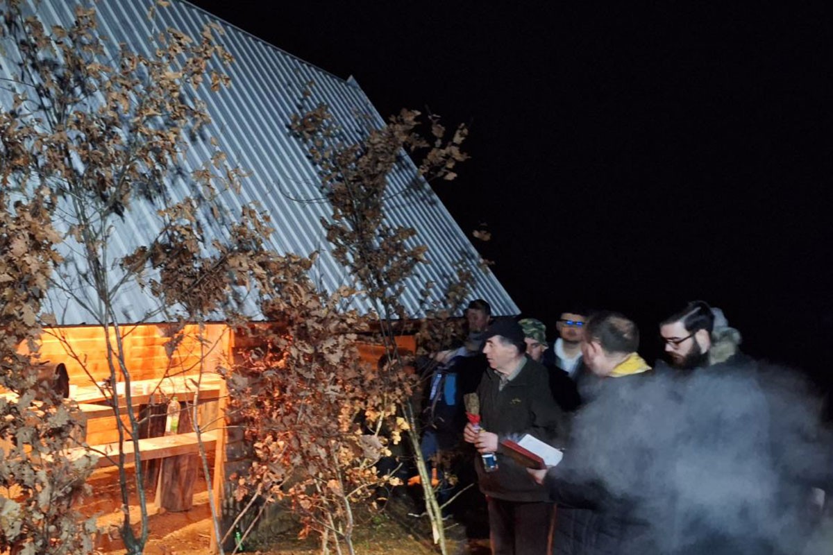 Tradicionalna sječa badnjaka u Maslovarama kod Kotor Varoša (VIDEO)